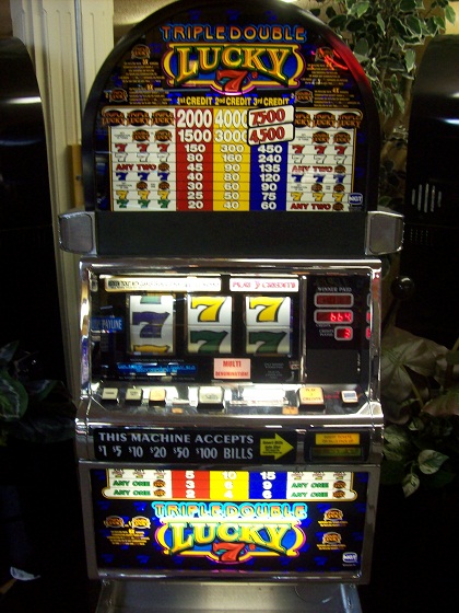 triple lucky sevens slot machine